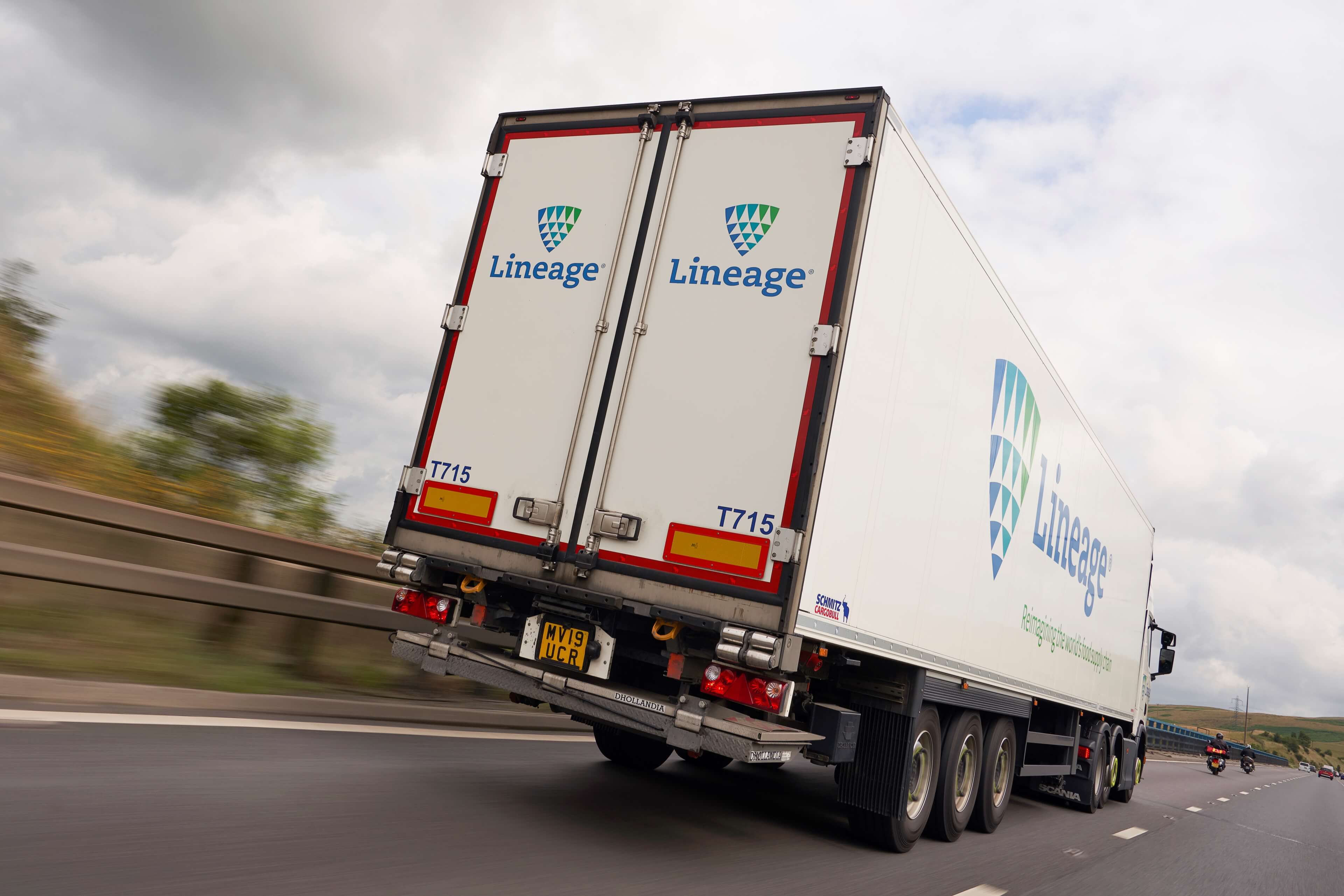 Last mile delivery accounts for over 40% of total cold chain logistics costs, so investing in a supply chain partner like Lineage Logistics, with 420 temperature-controlled warehouses and hundreds of HGV drivers around the world, is so important for your business.