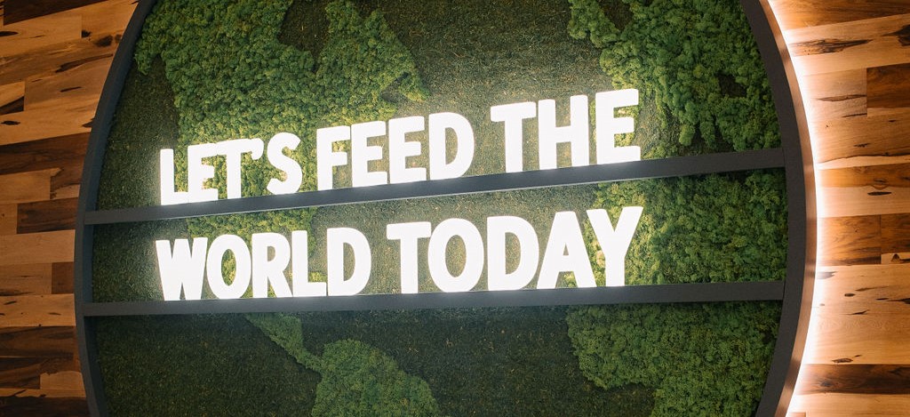 Lineage lets feed the world sign
