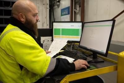 Spezialist für Kühlkettenlogistik, der die Export- und Vertriebslogistik für Tiefkühltransporte unter Einsatz von Lagerbestands- und Versandsystemen verwaltet.