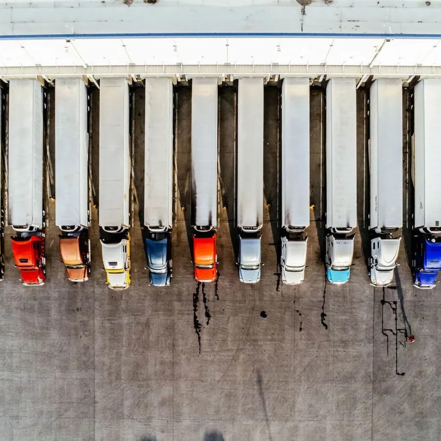 Flexible cold chain LTL shipping from 100+ facilities across North America with Lineage's fleet of trucks.