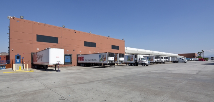 Exterior photo of Lineage's Mira Loma facility