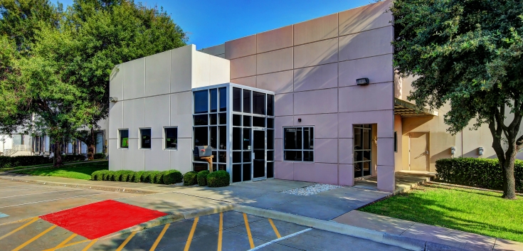 Photo of main entrance to Fort Worth - Will Rogers facility