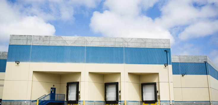 Exterior photo of Lineage's Oxnard facility