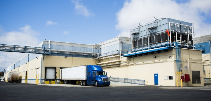 Exterior photo of Lineage's Oxnard facility