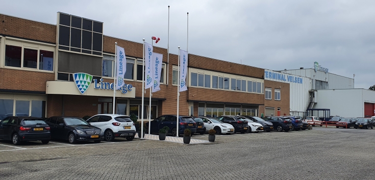 Lineage cold storage facility in Velsen, Netherlands offering port-centric logistics, customs brokerage and blast freezing services.