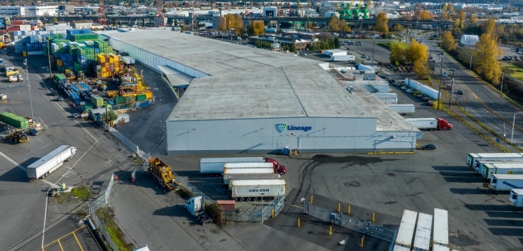Aerial view of Lineage’s Seattle-Michigan cold storage facility, showcasing proximity to the Seattle port and efficient transportation infrastructure.