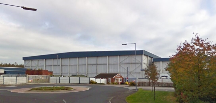 Exterior of Lineage’s Holmewood cold storage facility in Derbyshire, UK, supporting chilled freight, distribution and warehouse technology