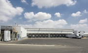 Exterior photo of Lineage's Riverside 2 facility