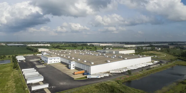Aerial photo of Lineage's University Park facility