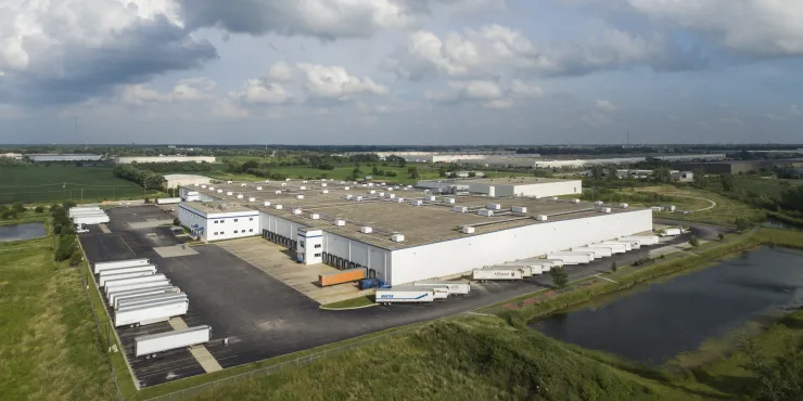 Aerial photo of Lineage's University Park facility