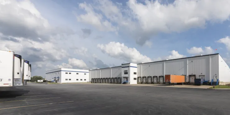 Exterior photo of Lineage's University Park facility