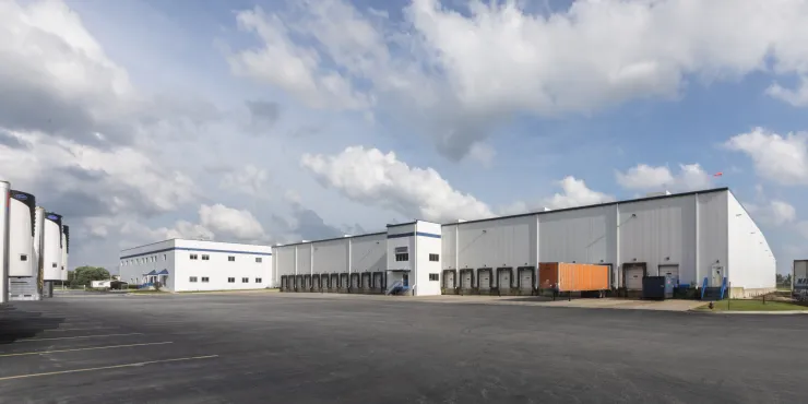 Exterior photo of Lineage's University Park facility