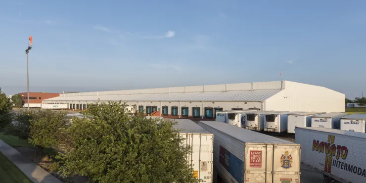 Exterior photo of Lineage's Geneva facility
