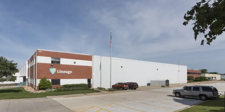Exterior photo of Lineage's Batavia facility