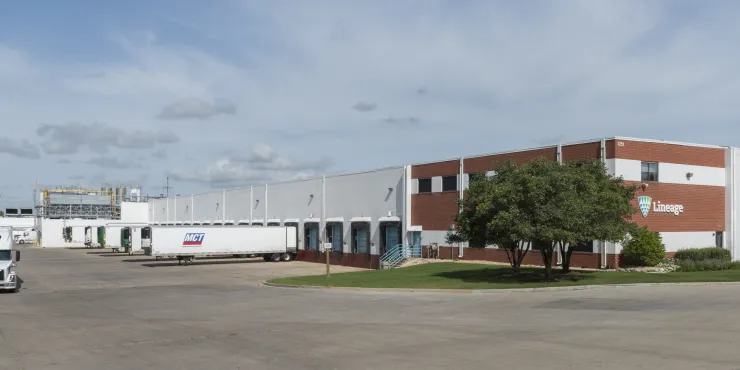 Exterior photo of Lineage's Batavia facility