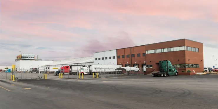 Exterior photo of Lineage's Edwardsville facility