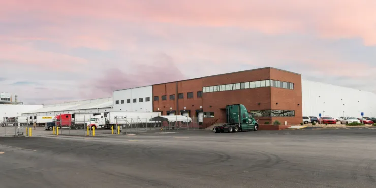Exterior photo of Lineage's Edwardsville facility