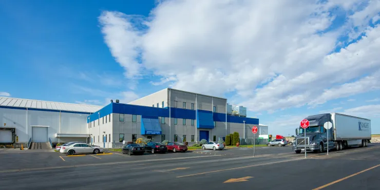 Exterior photo of Lineage's Othello facility