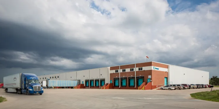 Exterior photo of Lineage's Grand Island facility