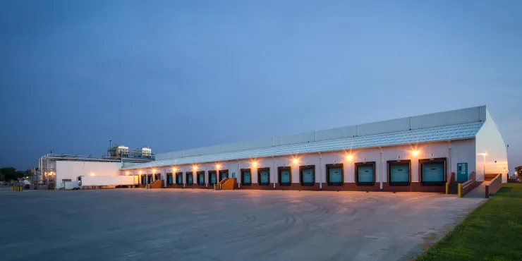 Außenansicht des Werks Lineage in Omaha – Gomez