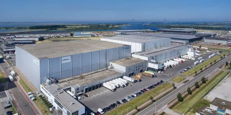 Lineage’s Bergen op Zoom, Netherlands automated cold storage warehouse in the Netherlands with truck docks, office space and access to major transportation routes.