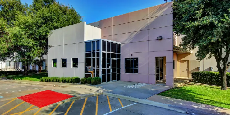 Photo of main entrance to Fort Worth -  Will Rogers facility