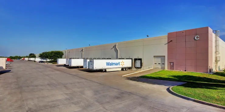 Exterior photo of Lineage's Will Rogers facility