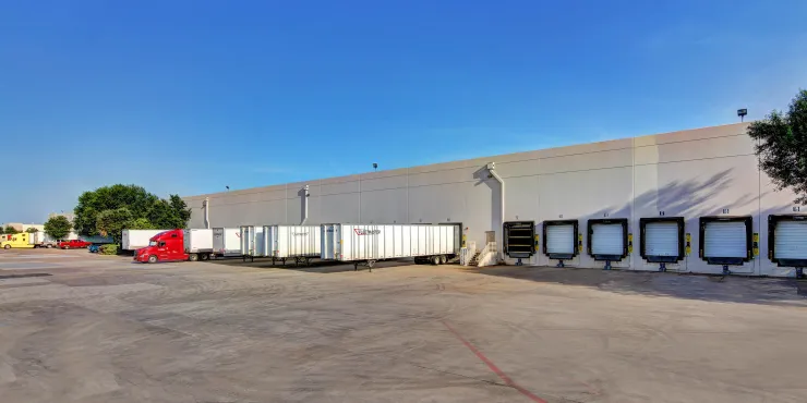 Exterior photo of Lineage's Will Rogers facility