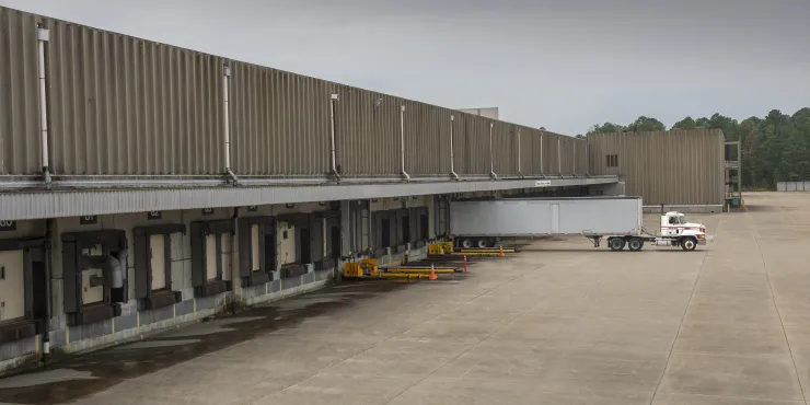 Exterior photo of Lineage's Chester -  Supply Chain facility