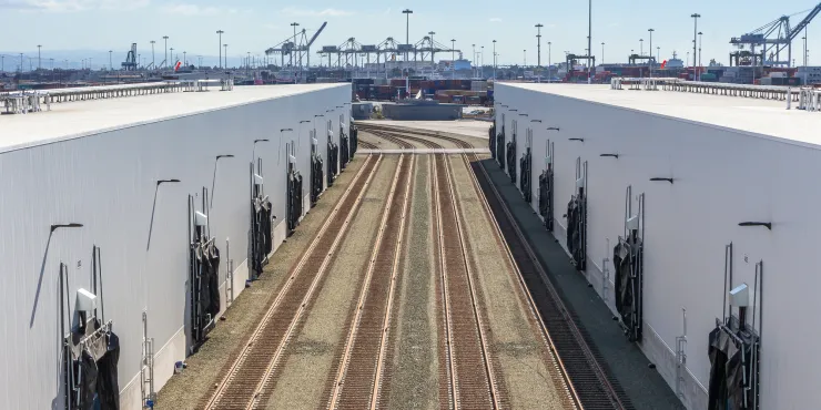 Exterior photo of rails leading into Lineage's Cool Port of Oakland