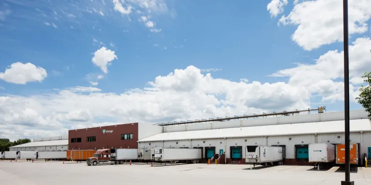 Exterior photo of Lineage's Ottumwa facility