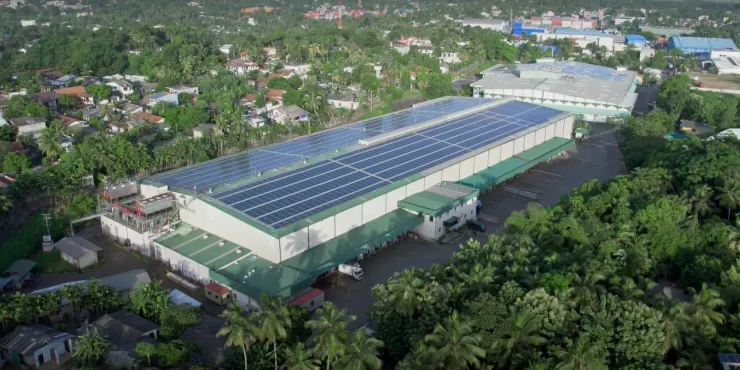 Lineage's facility in Welisara, Sri Lanka is designed for sustainability, with rooftop solar panels to minimize our environmental impact and reduce our carbon footprint.