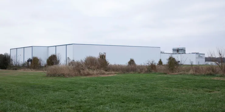 Exterior photo of Lineage's Boonville facility