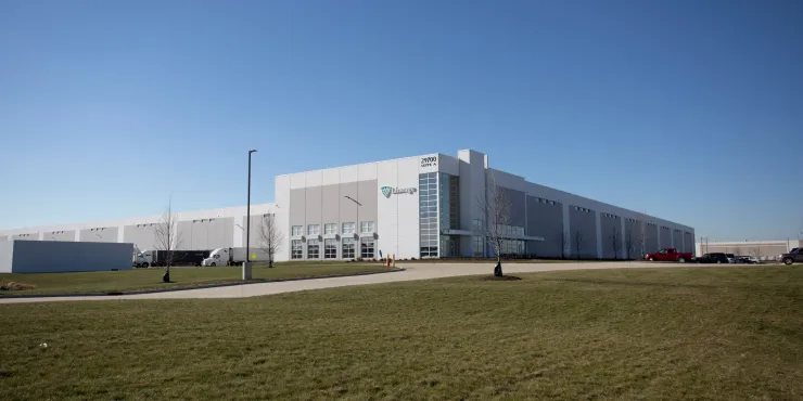 Exterior photo of Lineage's Wilmington -  Graaskamp facility