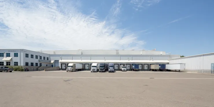 Exterior photo of Lineage's Stockton facility