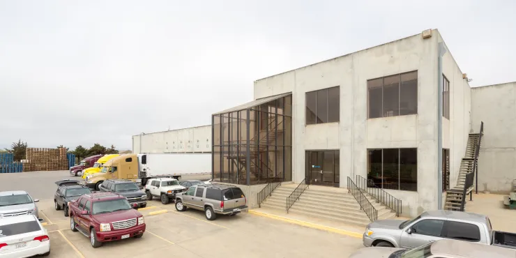 Photo of main entrance to Hilltop facility