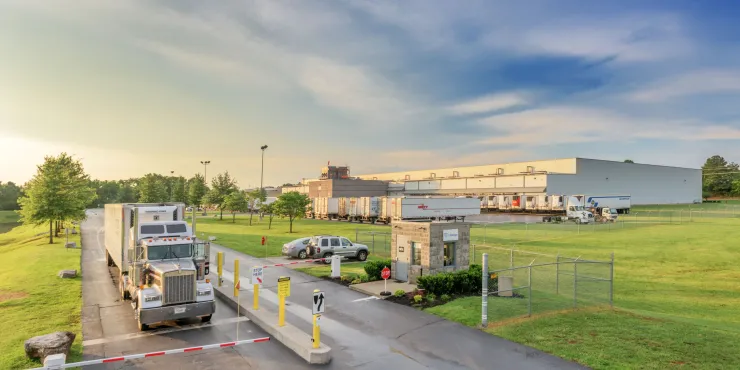 Exterior photo of Lineage's Murfreesboro facility