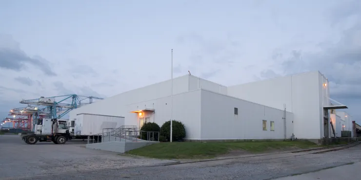 Exterior photo of Lineage's facility in Norfolk, Virginia