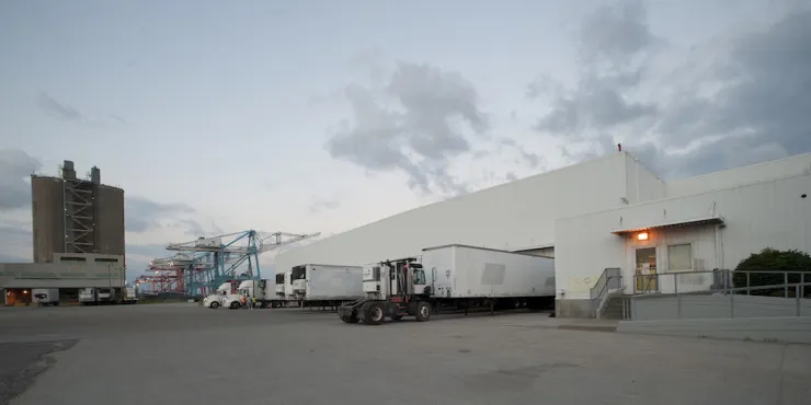 Exterior photo of Lineage's Norfolk facility at twilight