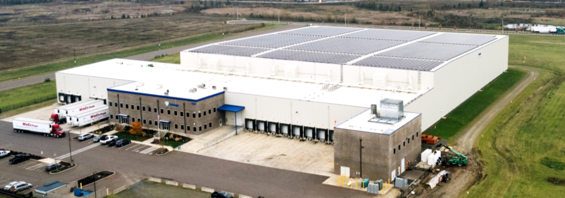 An aerial view of Lineage's cold storage warehouse in Salem, OR shows the building has solar panels on the roof