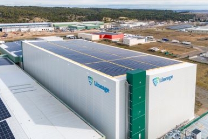 Lineage Milagro facility in Navarra, Spain featuring rooftop solar panels powering temperature-controlled cold storage operations
