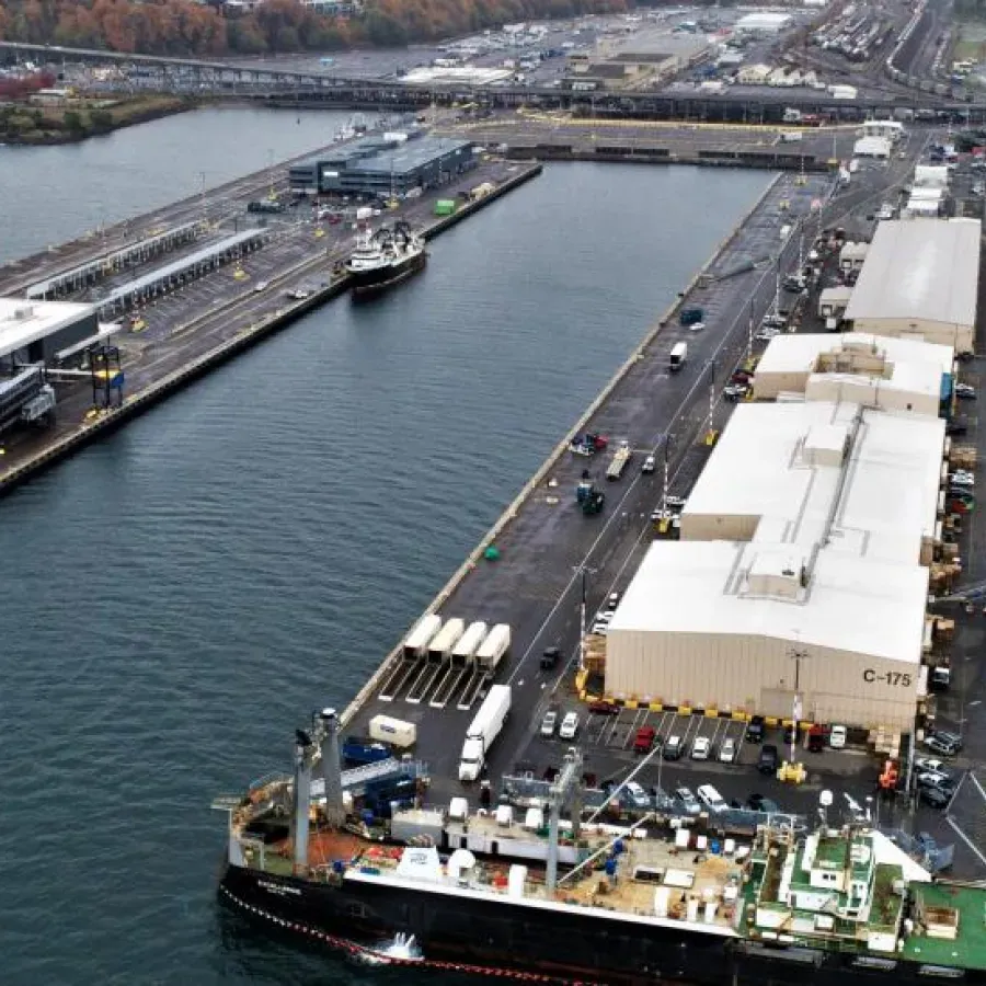 Lineage's port-centric warehouses are prime locations for the customs brokerage team to help manage import and export paperwork for supply chain customers.