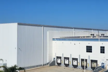 Exterior shot of Lineage’s Vernon 10 cold storage warehouse at 2100 E. 55th Street