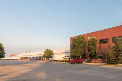 Lineage Chicago - Geneva regional distribution center provides supply chain solutions, like blast freezing, cold storage warehousing and temperature-controlled transportation solutions to help enhance your supply chain operations in the Midwest.