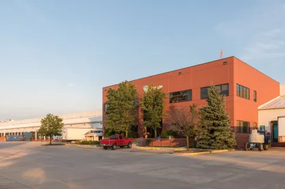 Lineage Chicago - Geneva regional distribution center provides supply chain solutions, like blast freezing, cold storage warehousing and temperature-controlled transportation solutions to help enhance your supply chain operations in the Midwest.