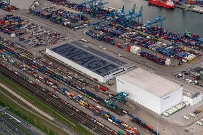 Lineage Cool Port 1 facility in Rotterdam, Netherlands with fresh product logistics, IQF freezing and direct deep-water port access.