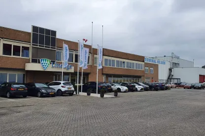 Lineage cold storage facility in Velsen, Netherlands offering port-centric logistics, customs brokerage and blast freezing services.
