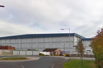 Exterior of Lineage’s Holmewood cold storage facility in Derbyshire, UK, supporting chilled freight, distribution and warehouse technology