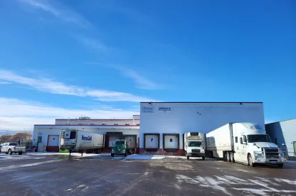 Außenansicht des Kühlhauses von Lineage in Edmonton, Alberta